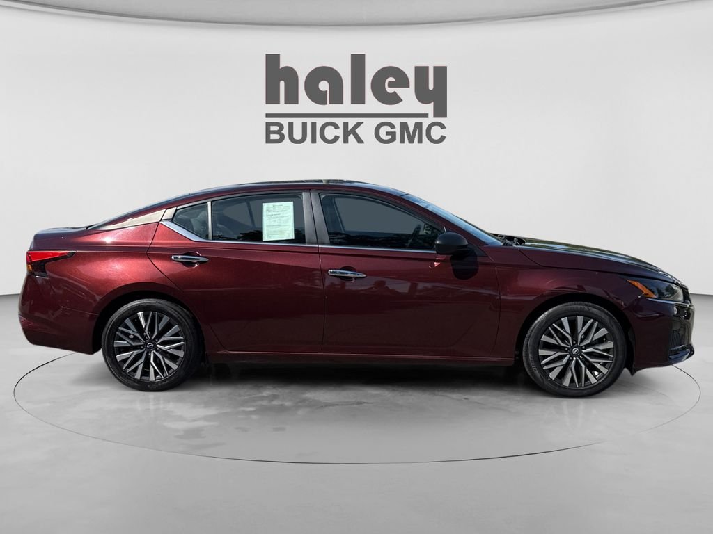 Used 2024 Red Nissan 2.5 SV image 6