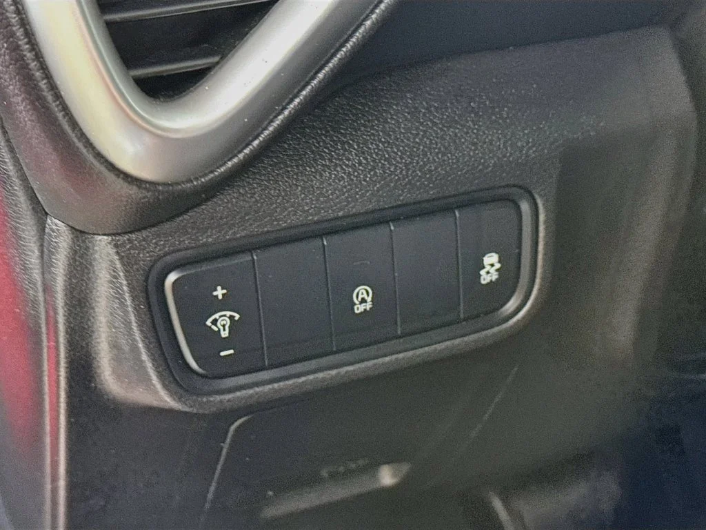 Used 2022 Red Kia LX image 10