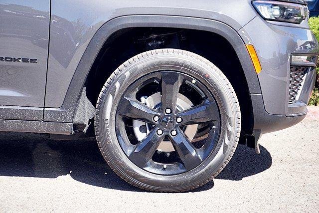 New 2026 Baltic Gray Metallic Clear-Coat Exterior Paint Jeep Limited image 8
