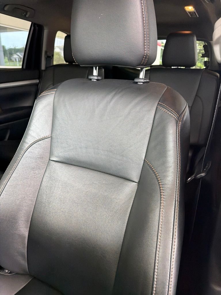Used 2019 Gray Toyota XLE image 5