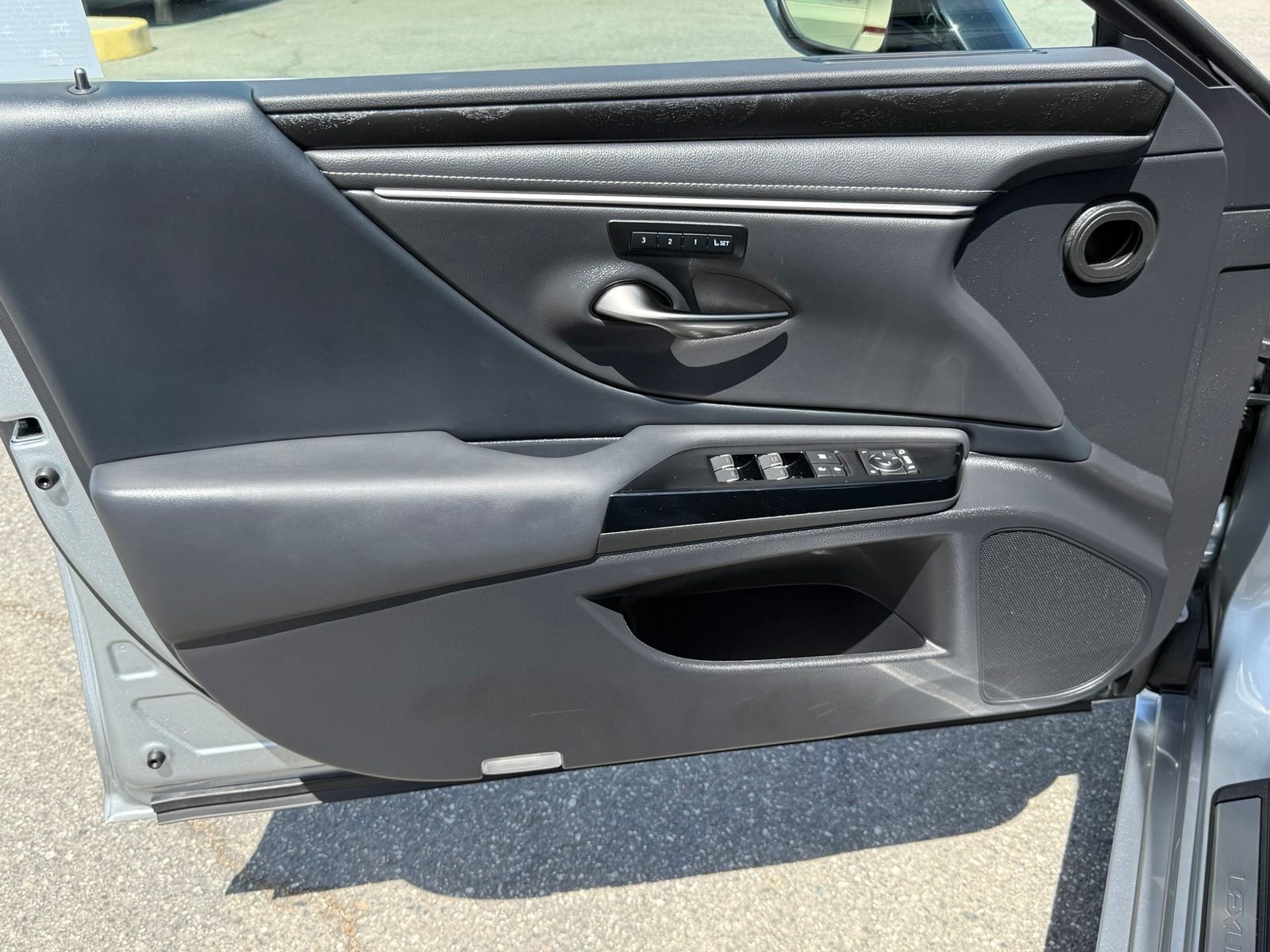 Used 2025 Silver Lexus 300h image 19