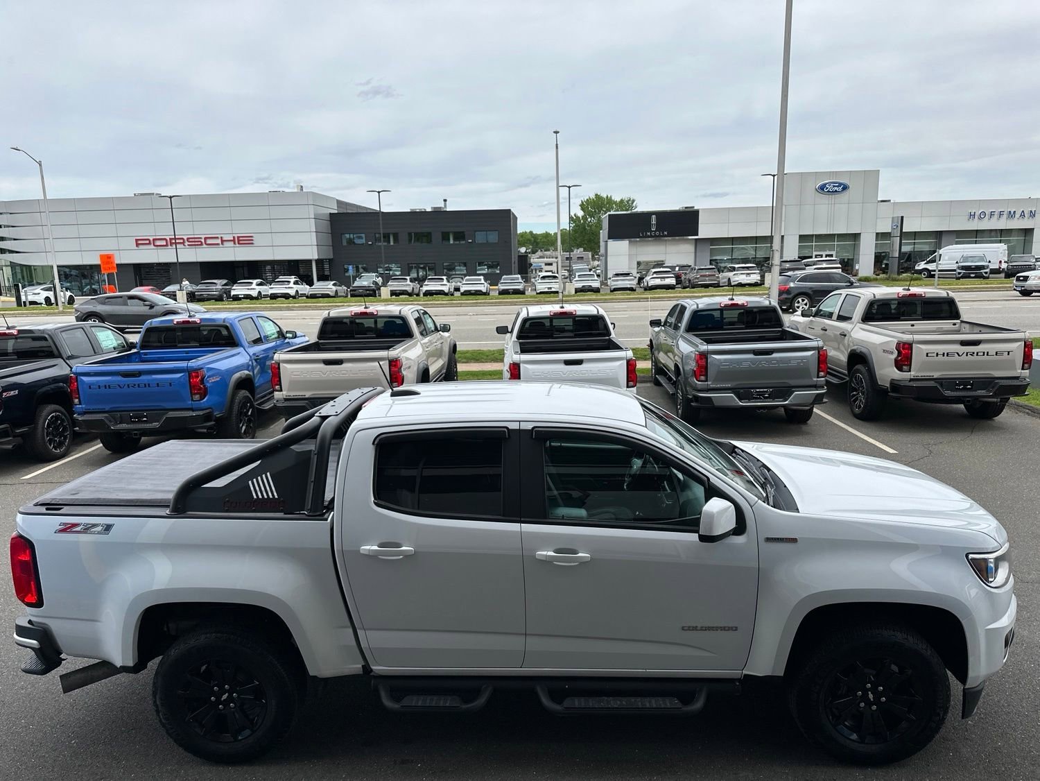 Used 2019 Summit White Chevrolet Z71 with Trailering Package - Bed Liner - Skid Plate Package - Off-Road Sport Bar - Premium Sound image 4