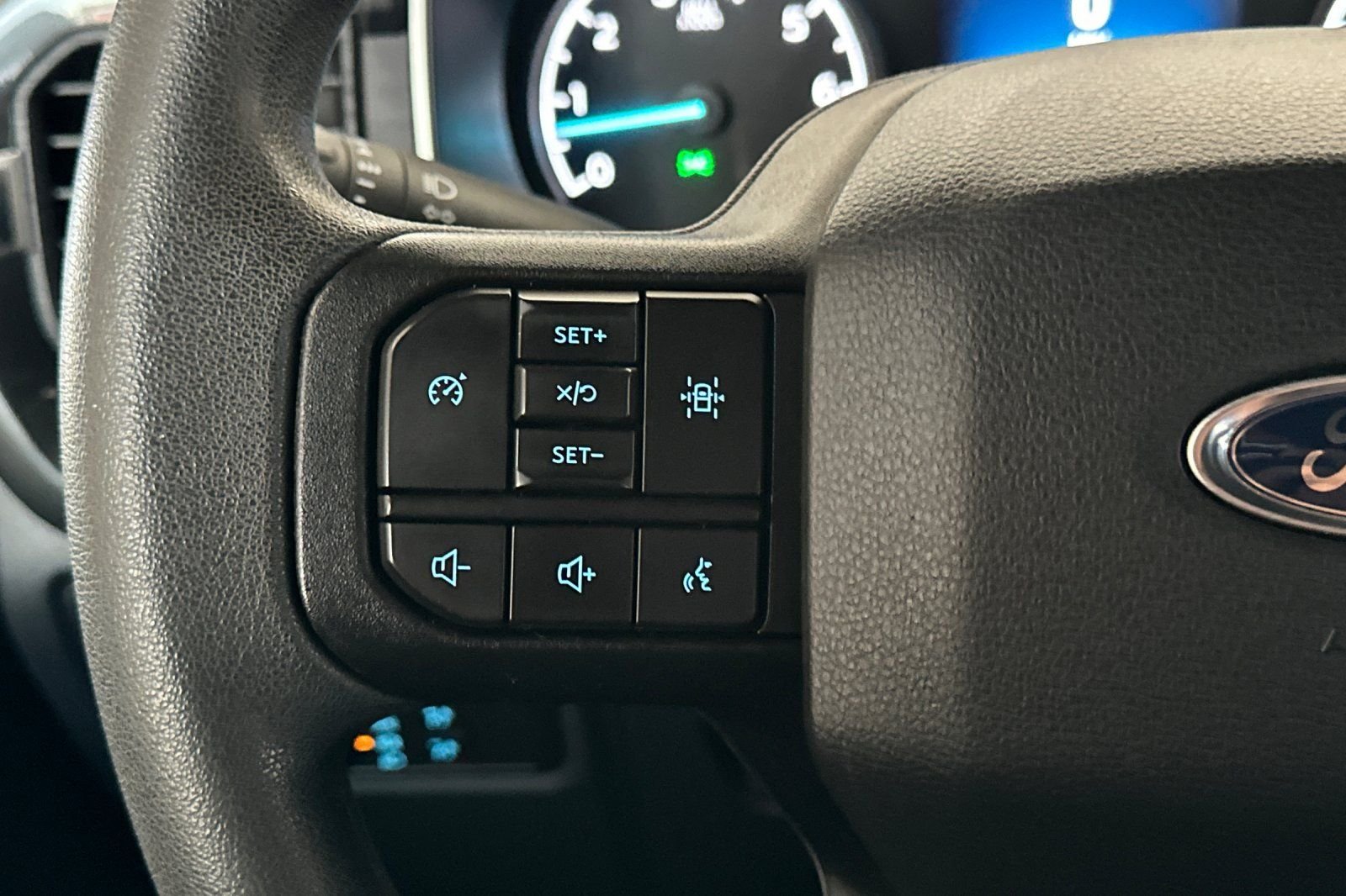 Used 2022 White Ford XL image 24