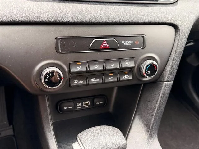 Used 2019 White Kia LX image 24