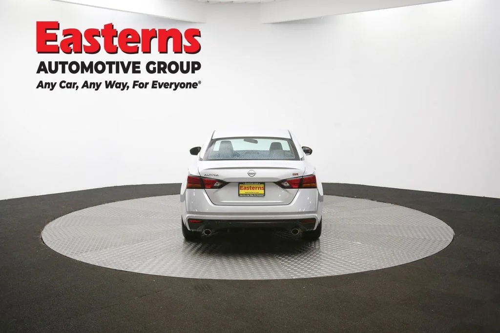 Used 2024 Silver Nissan 2.5 SR image 35