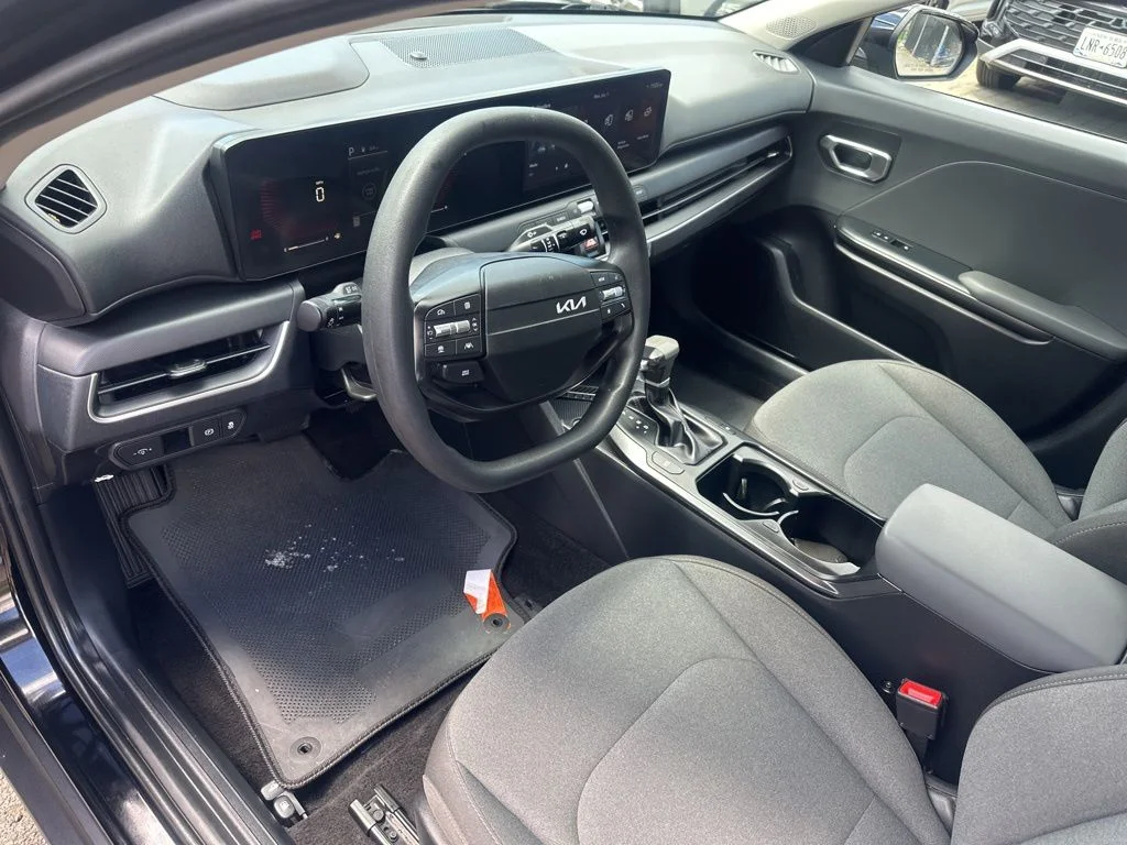 Used 2025 Black Kia LXS image 9