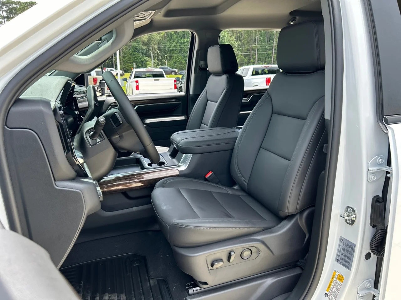 New 2026 Summit White Chevrolet LT image 18