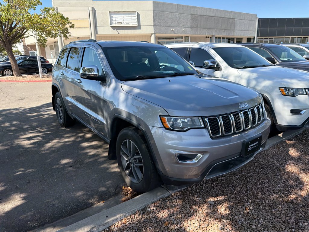 Used 2017 Billet Silver Metallic Clearcoat Jeep Limited image 3