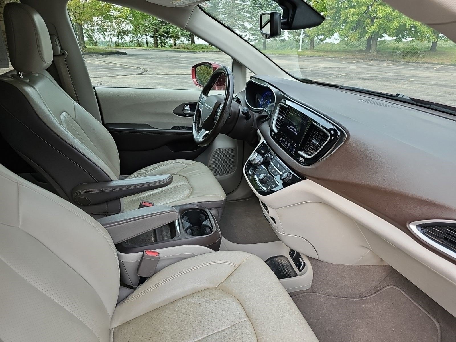 Used 2019 Velvet Red Pearlcoat Chrysler Touring L image 9