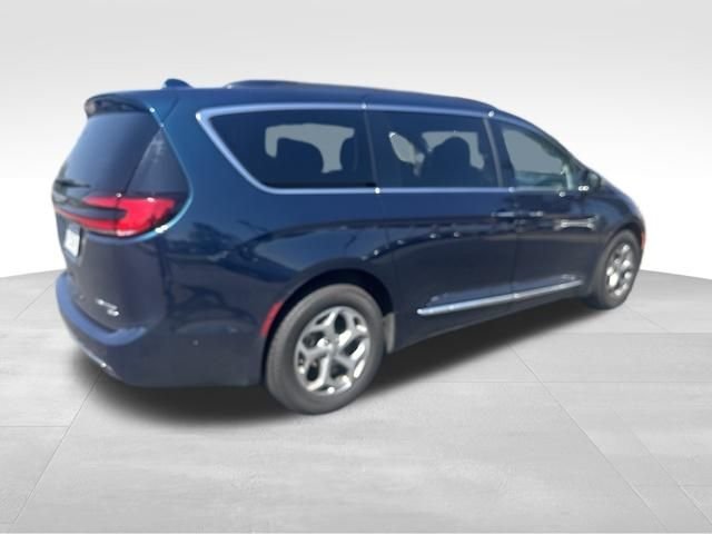 Used 2022 Blue Chrysler Limited image 7