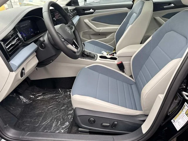 2025 Volkswagen Jetta SE - Photo 14