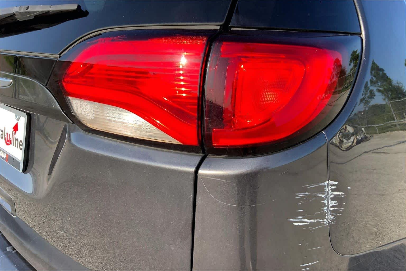 Used 2017 Granite Crystal Metallic Clearcoat Chrysler Touring-L image 29