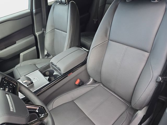 New 2026 Santorini Black Land Rover Dynamic SE image 11