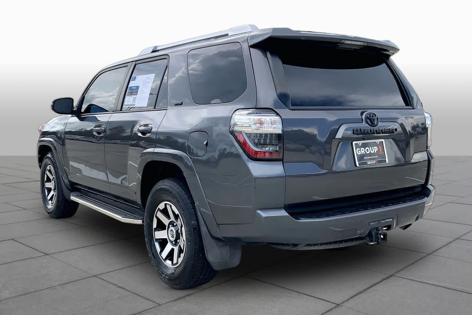Used 2018 Magnetic Gray Metallic Toyota SR5 Premium image 12