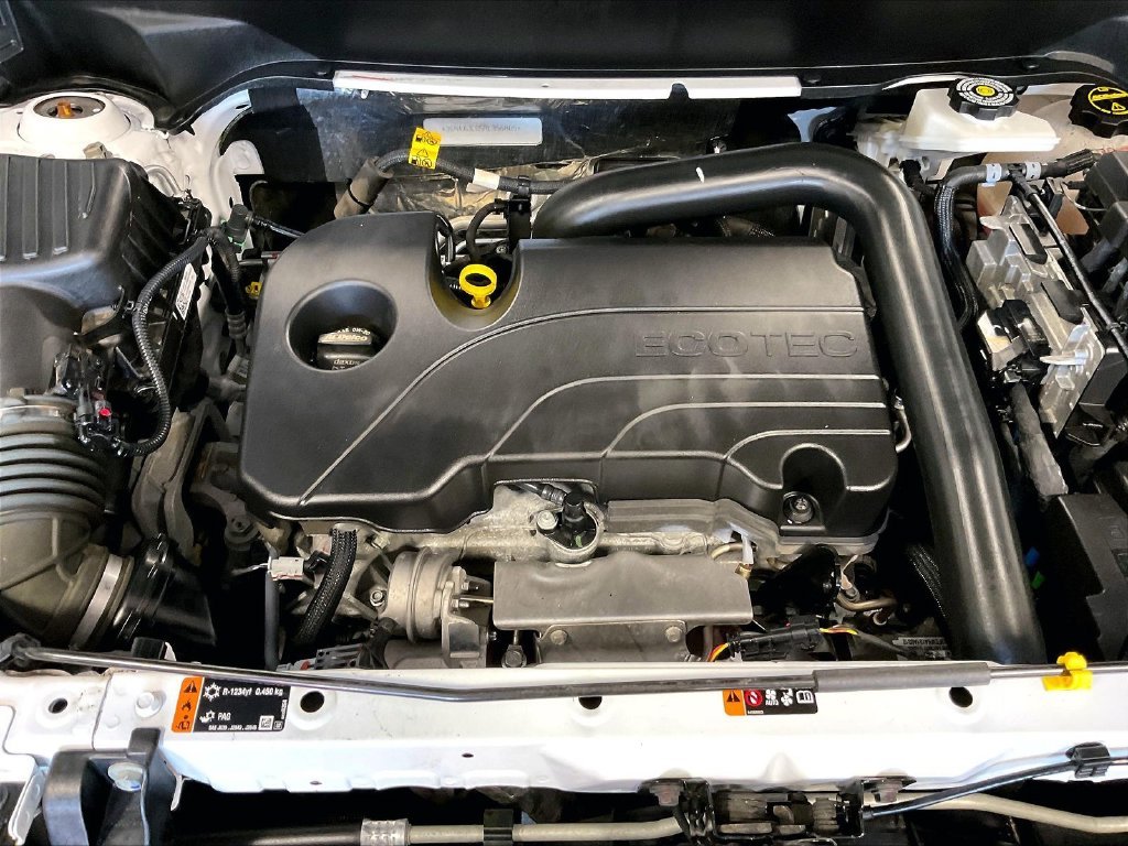 Used 2024 Summit White Chevrolet LT image 34