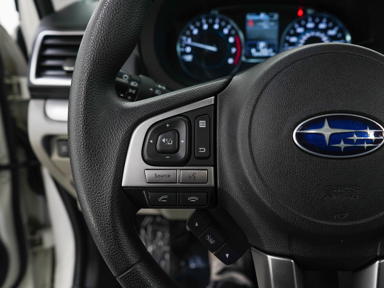 Used 2018 Crystal White Pearl Subaru 2.5i Premium image 25