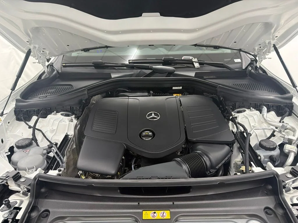 New 2027 White Mercedes-Benz GLC 300 image 29