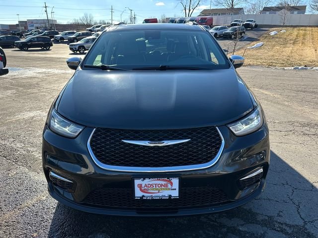 Used 2023 Chrysler Pacifica Limited with VIN 2C4RC3GG6PR569969 for sale in Kansas City