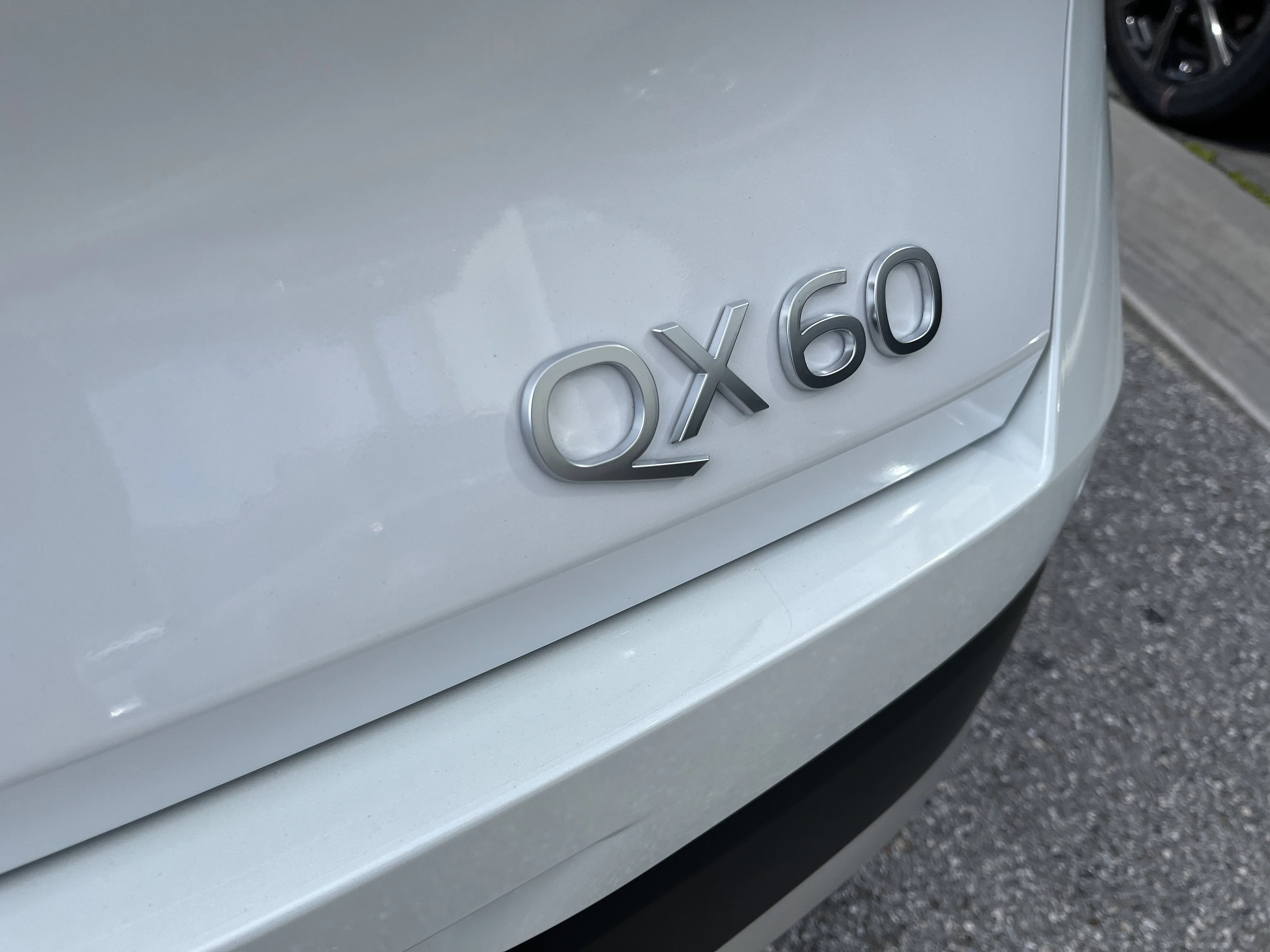 New 2027 Radiant White INFINITI LUXE image 5