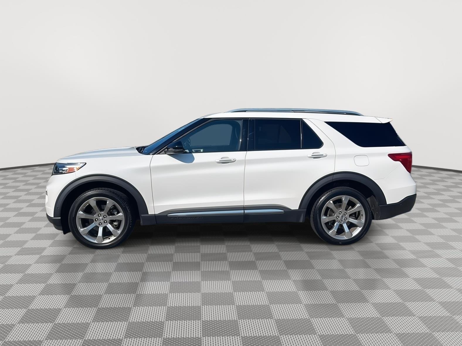 Used 2020 Star White Metallic Tri-Coat Ford Platinum image 8