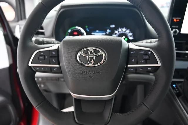 2026 Toyota Sienna XLE - Photo 24