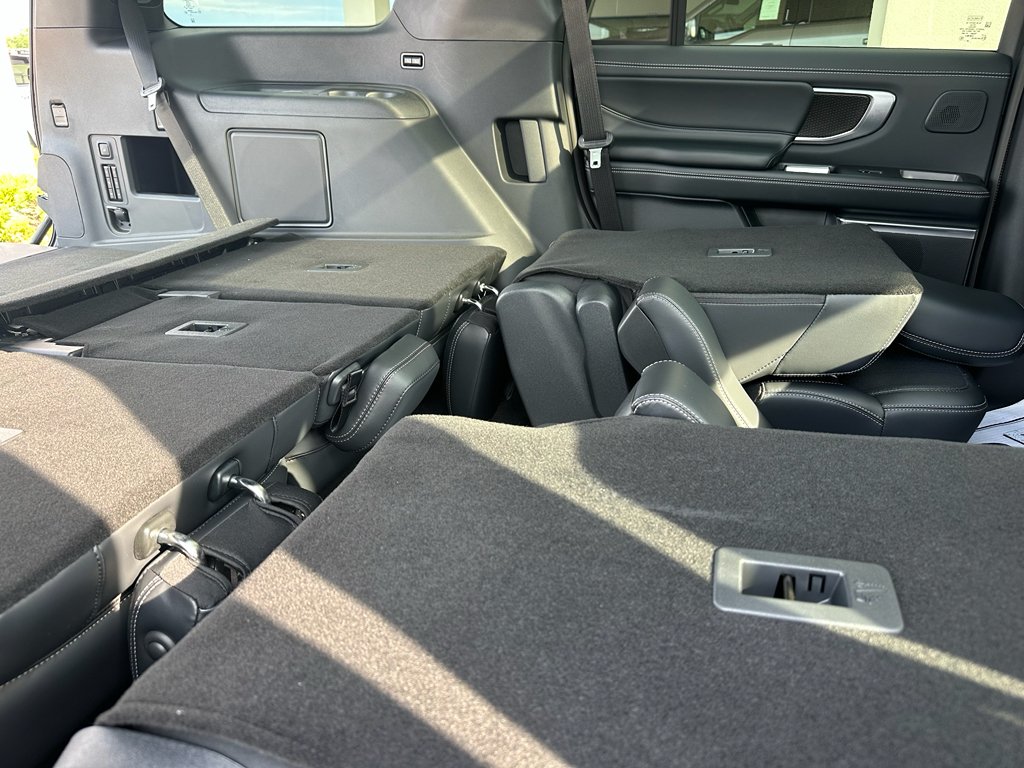New 2025 Agate Black Metallic Ford Platinum® image 38