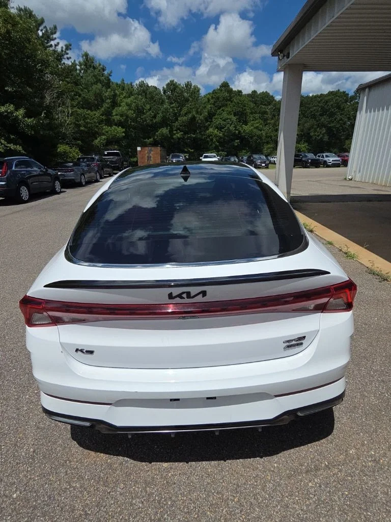 Used 2022 White Kia GT-Line image 4