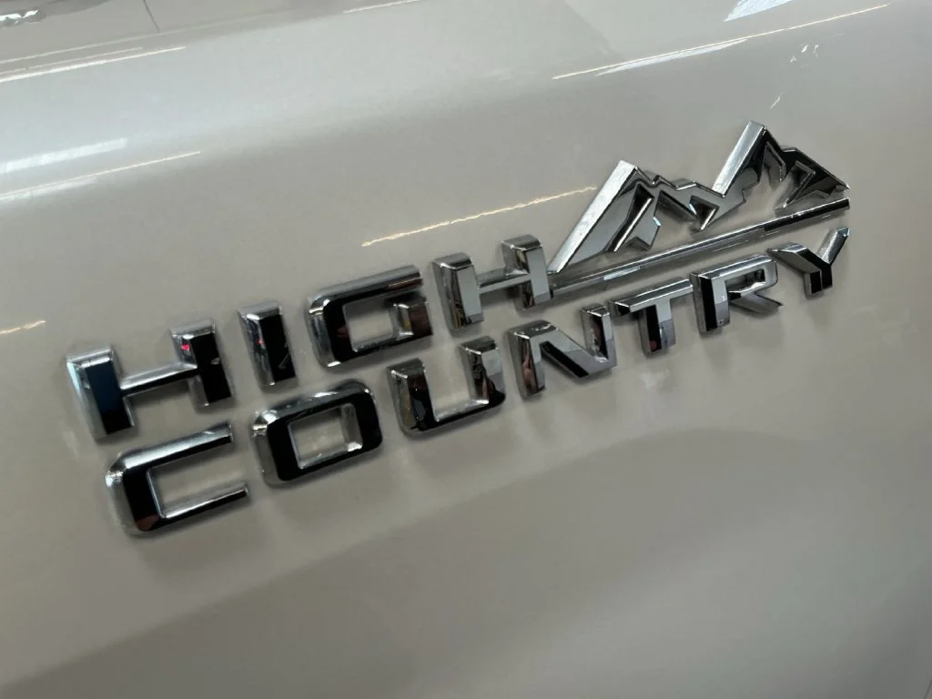 Used 2022 Iridescent Pearl Tricoat Chevrolet High Country image 35