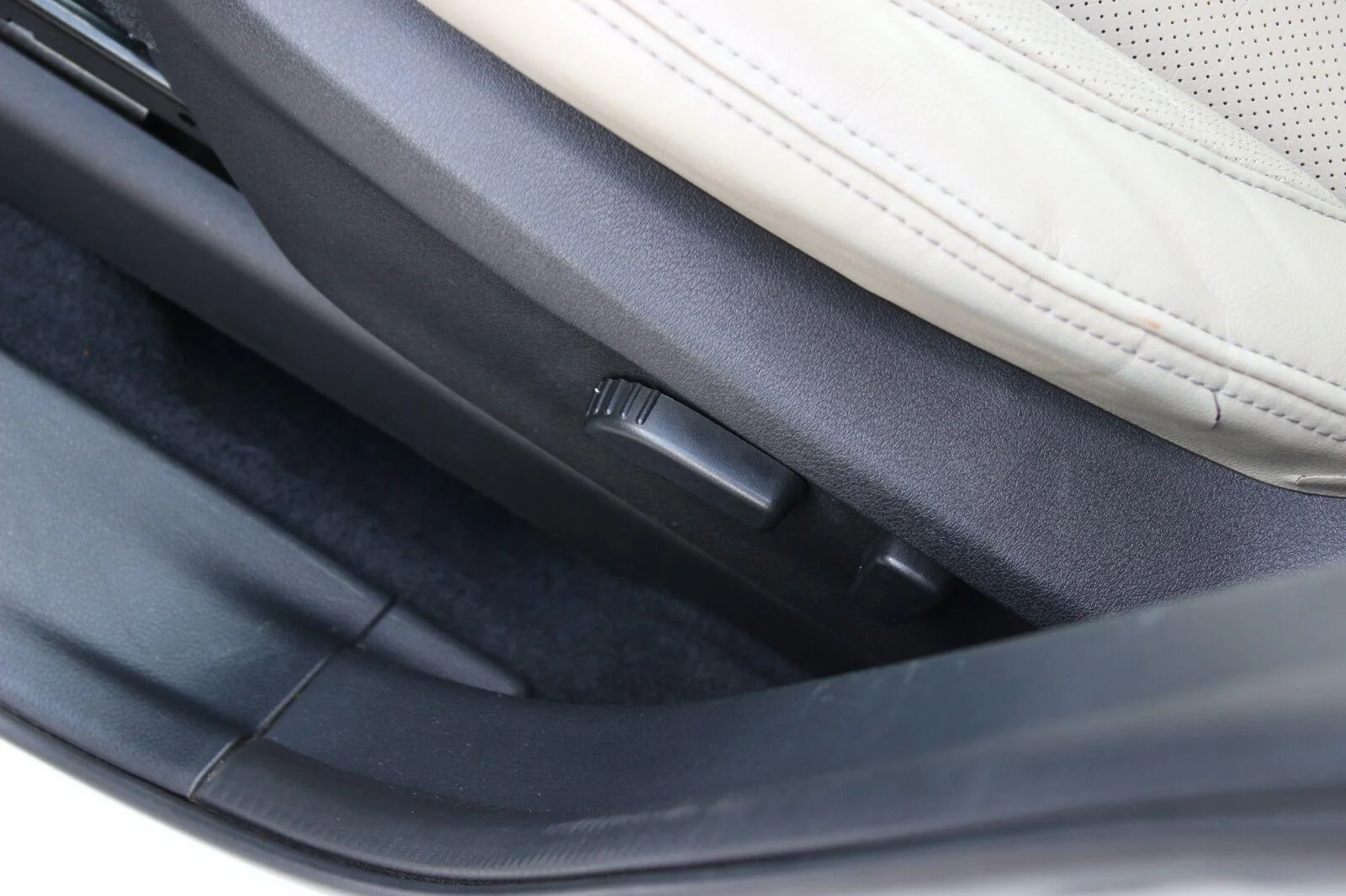 Used 2021 White Subaru Limited image 19