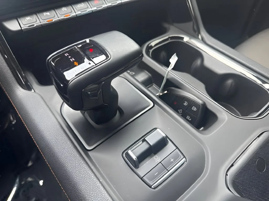 Used 2025 Onyx Black GMC AT4 image 18