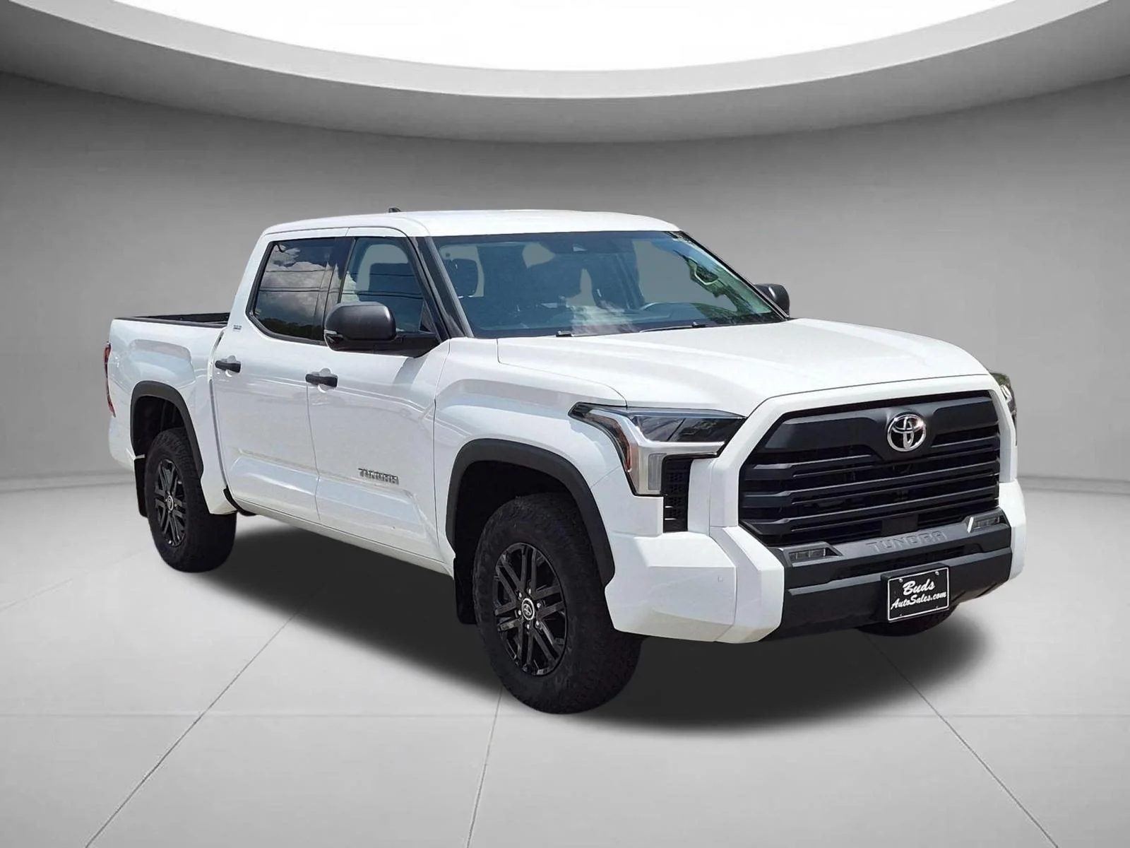 Used 2023 Ice Cap Toyota SR5 image 7