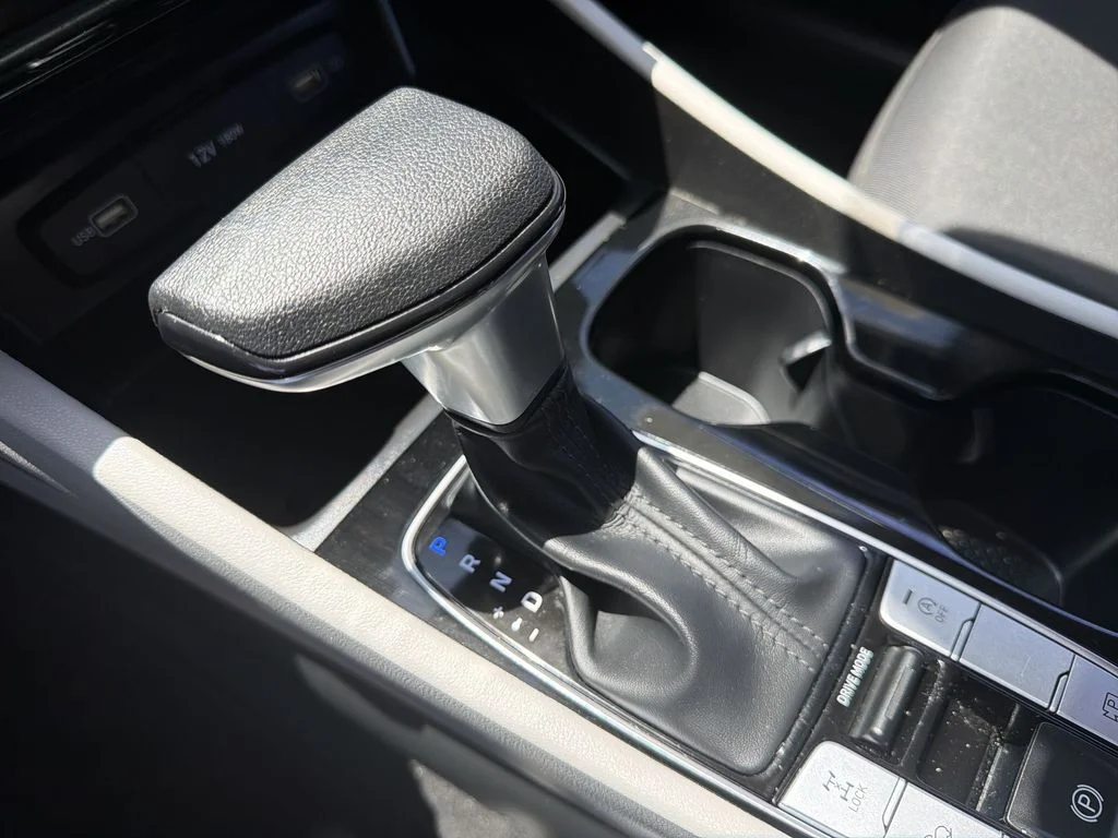 Used 2022 Blue Hyundai SE image 20