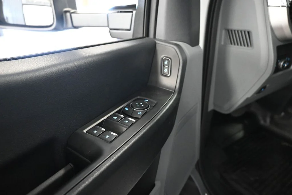 New 2026 Oxford White Ford XL image 12