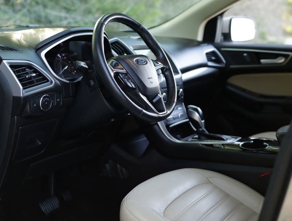 Used 2017 White Ford SEL image 9