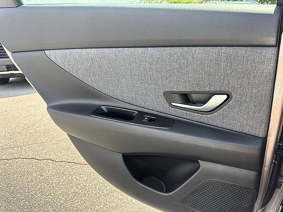 Used 2026 Fluid Metal Hyundai Limited image 12