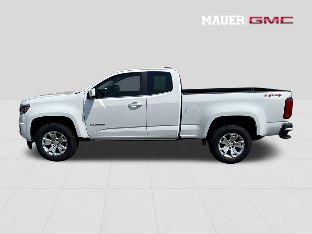 Used 2018 SUMMIT WHITE Chevrolet 4WD LT image 3