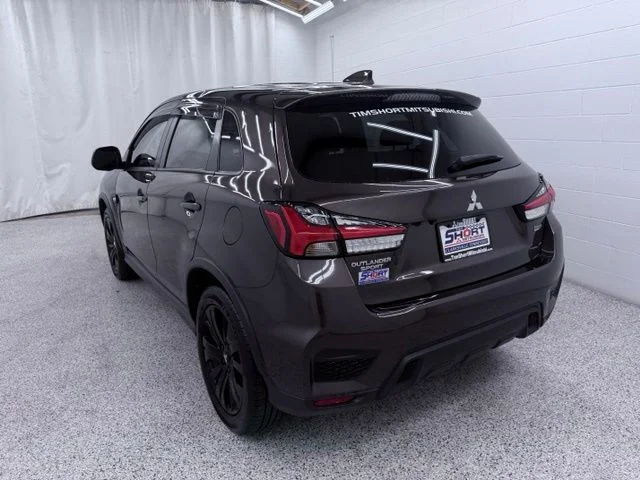 Used 2024  Mitsubishi 2.0 LE image 4