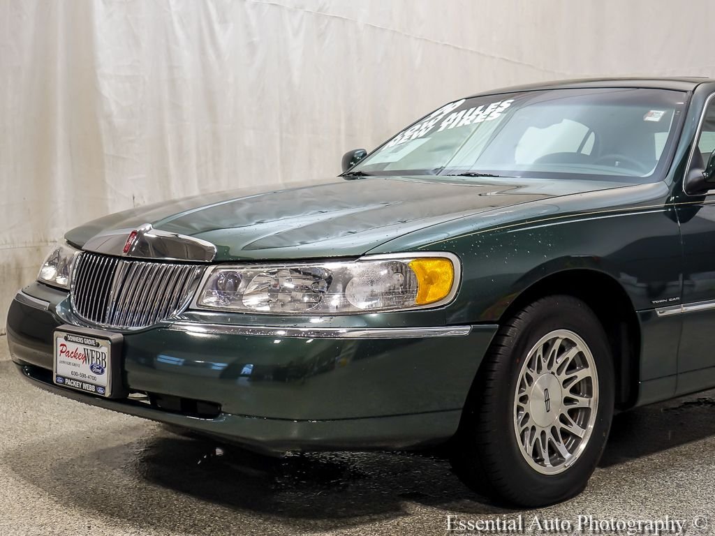 Used 1999  Lincoln Signature image 3