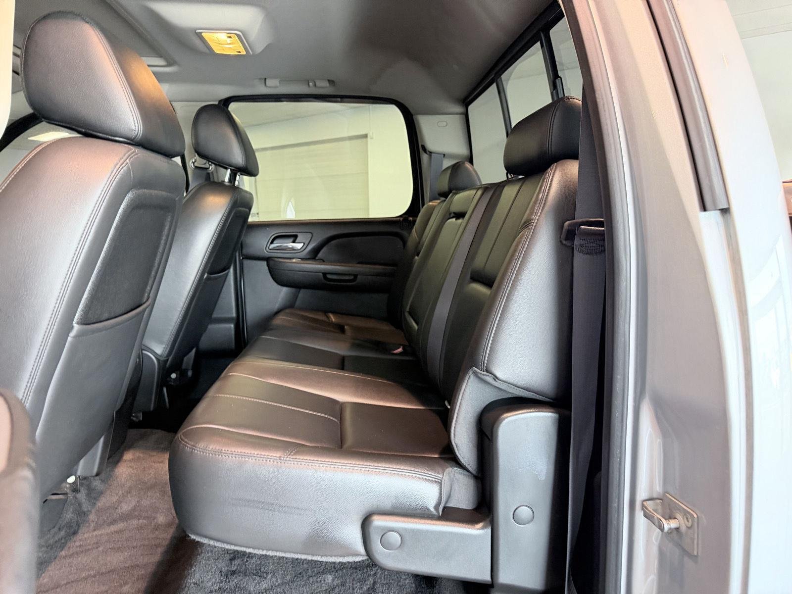 Used 2014 Silver Ice Metallic Chevrolet LTZ image 22