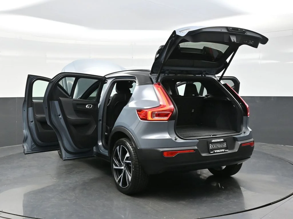 Used 2021 Thunder Gray Metallic Volvo R-Design image 38