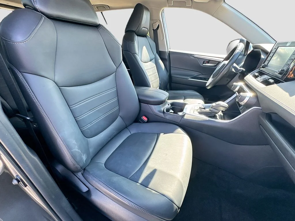 Used 2021 Gray Toyota XLE Premium image 35