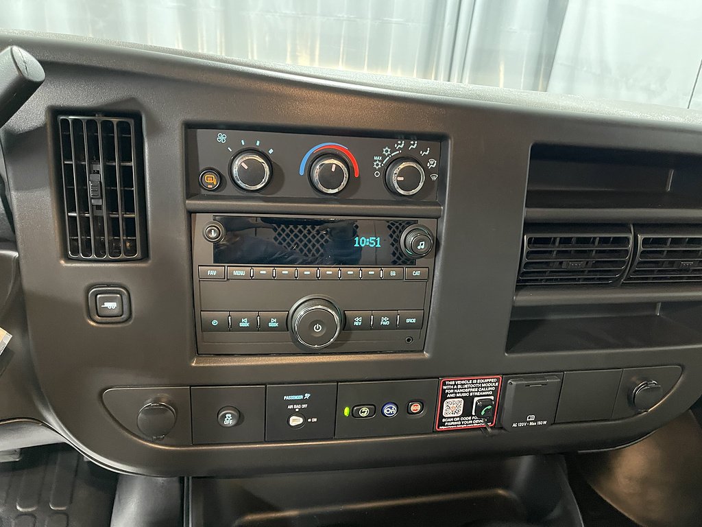 New 2026 Summit White GMC Work Van image 22