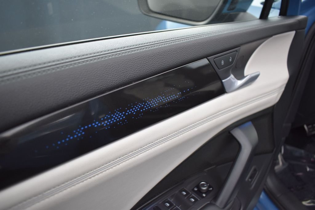 Used 2025 Monterey Blue Pearl Volkswagen 2.0T SEL R-Line image 7
