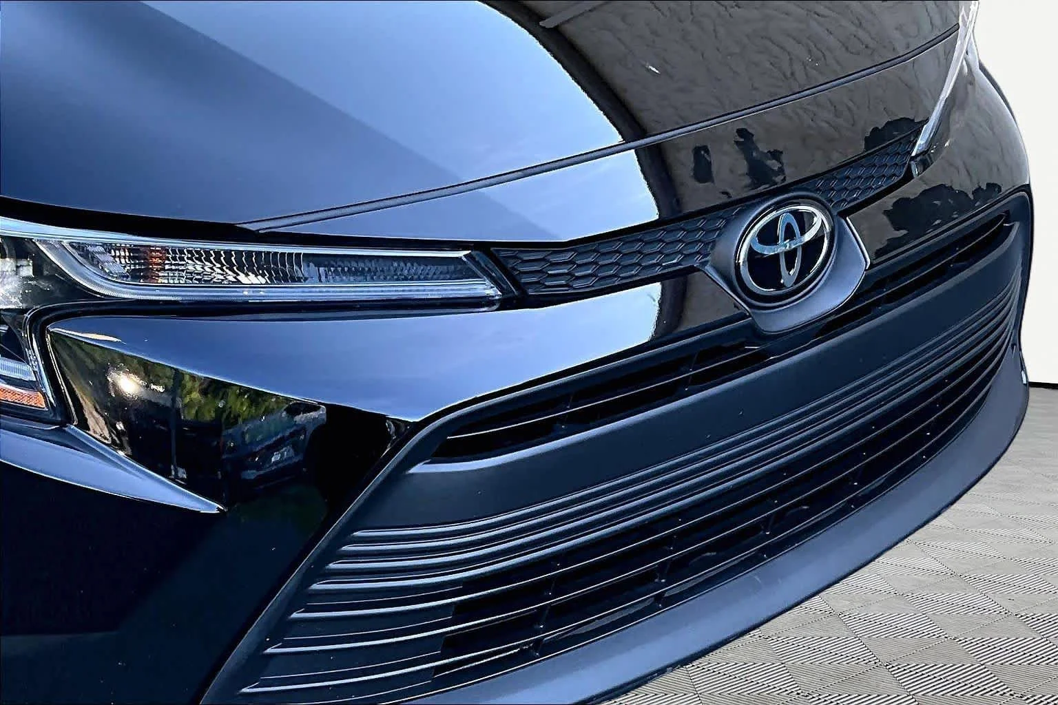 Used 2025 Midnight Black Metallic Toyota LE image 59