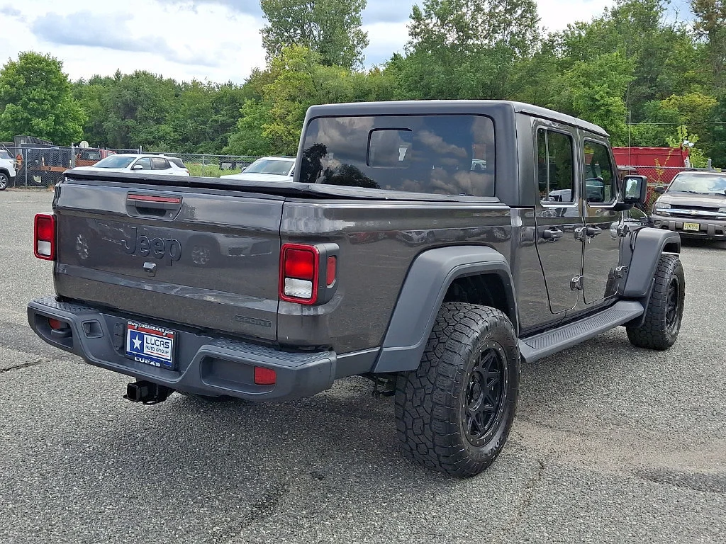 Used 2020 Granite Crystal Metallic Clearcoat Jeep Sport S image 11