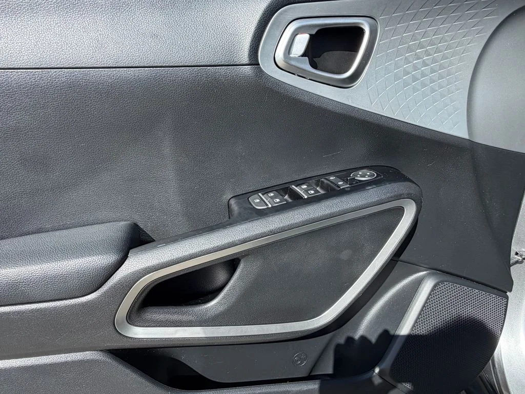 2024 Kia Soul LX - Photo 16
