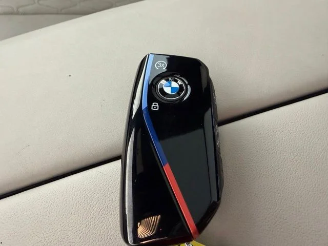 Used 2025 Black BMW M60i image 29