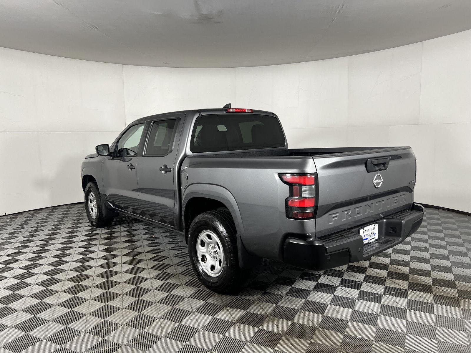 Used 2022 Gun Metallic Nissan S image 5