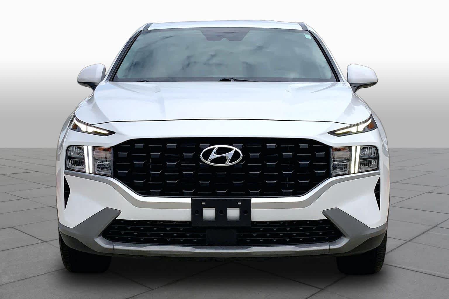 Used 2021 Quartz White Hyundai SE image 4