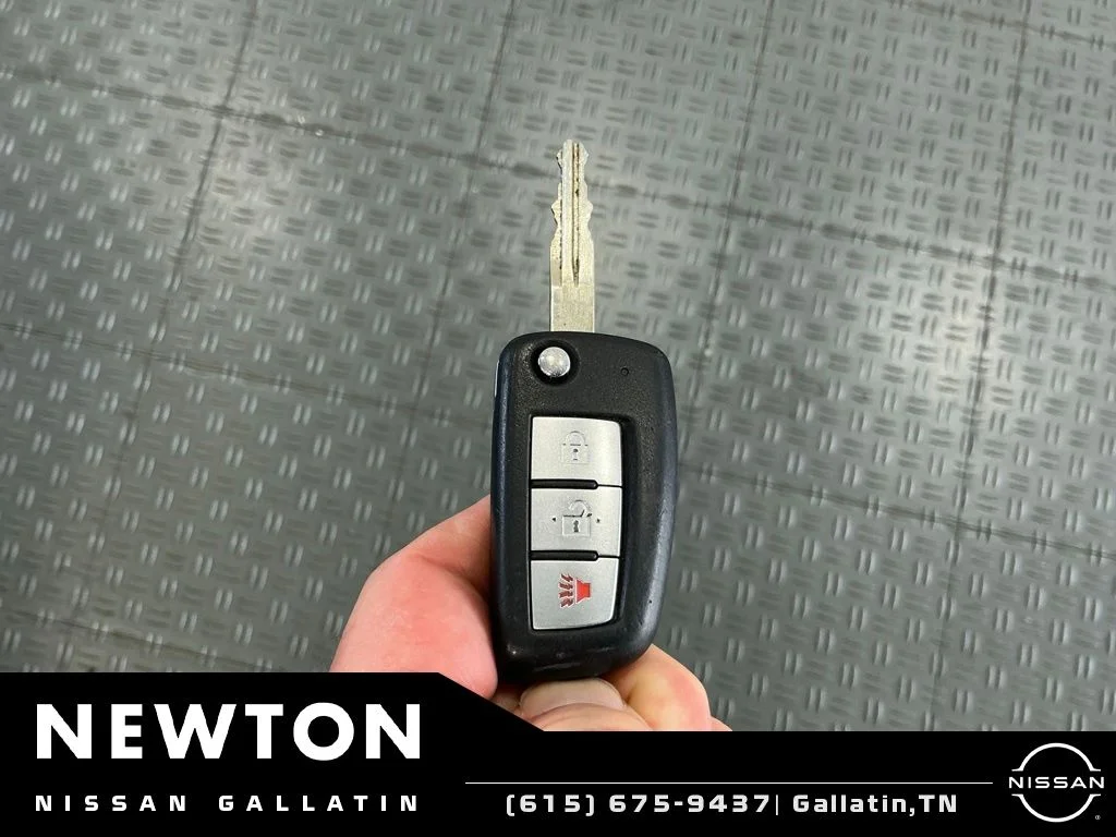 Used 2018 Magnetic Black Nissan S image 32